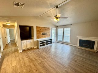 1202 Thorpe LN 304, San Marcos, TX 78666