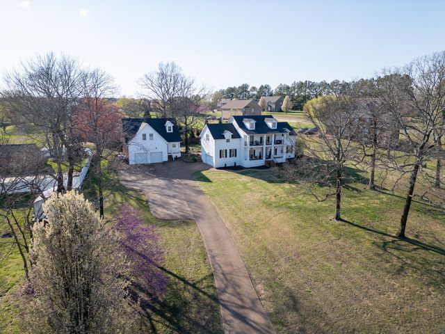 111 Meadowood Loop, Burns, TN 37029