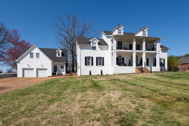111 Meadowood Loop, Burns, TN 37029