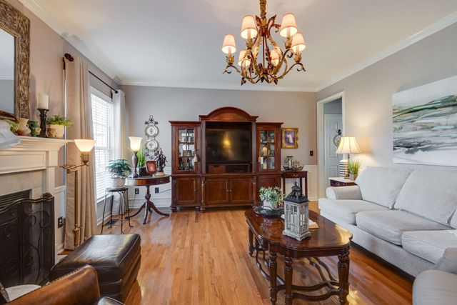 111 Meadowood Loop, Burns, TN 37029