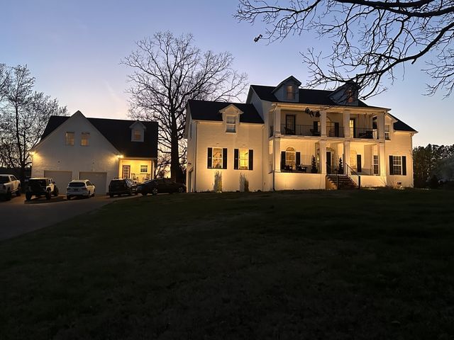 111 Meadowood Loop, Burns, TN 37029