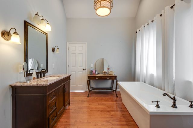 111 Meadowood Loop, Burns, TN 37029