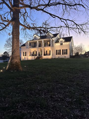 111 Meadowood Loop, Burns, TN 37029