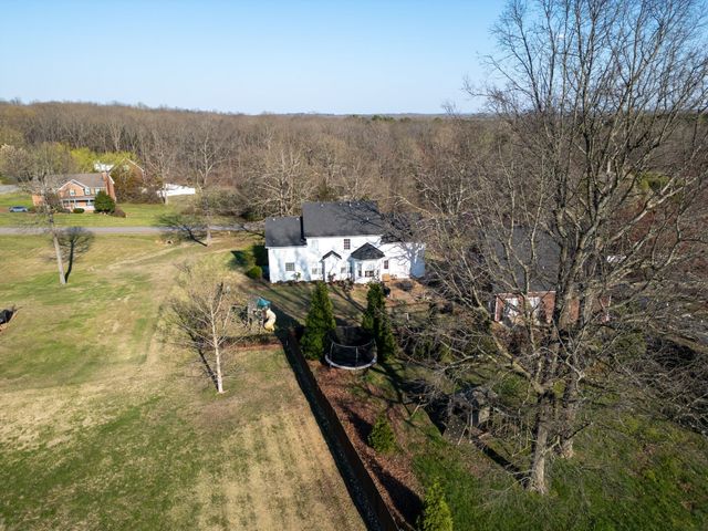 111 Meadowood Loop, Burns, TN 37029