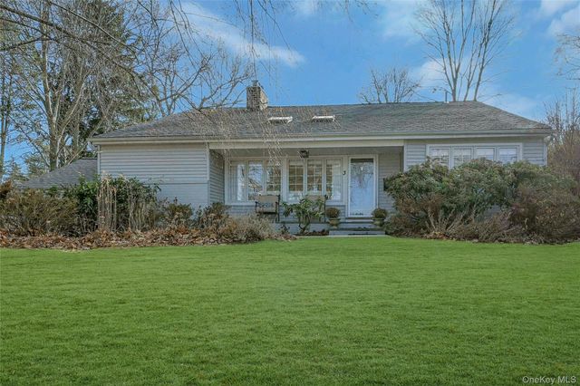 3 Old Town Lane, Huntington, NY 11743