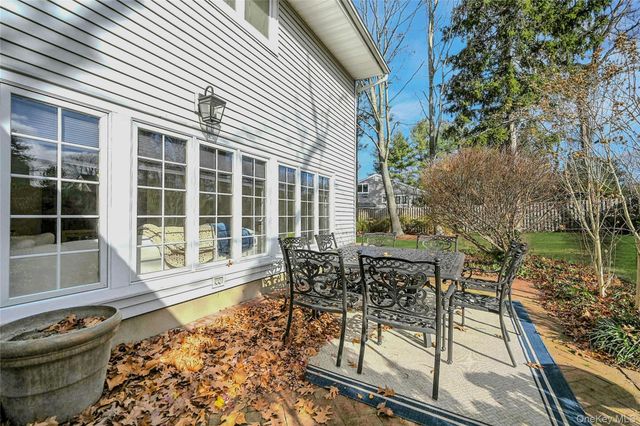 3 Old Town Lane, Huntington, NY 11743