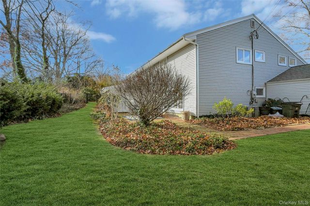 3 Old Town Lane, Huntington, NY 11743