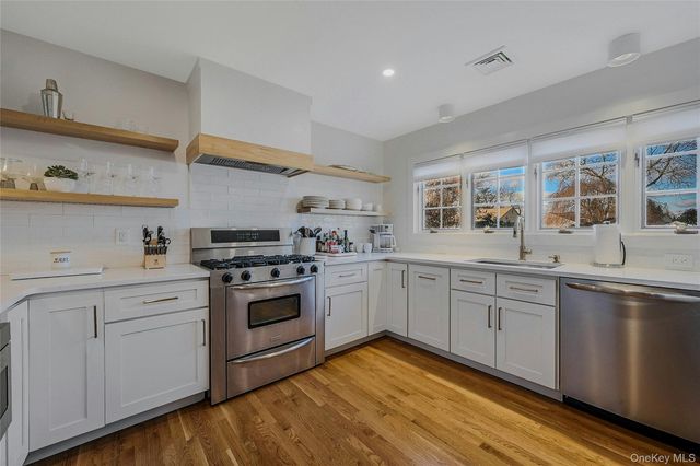 3 Old Town Lane, Huntington, NY 11743