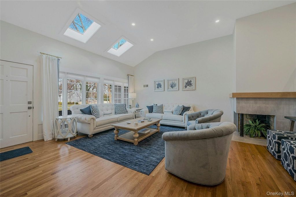 3 Old Town Lane, Huntington, NY 11743