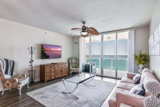 2650 Lake Shore Drive 2203, Riviera Beach, FL 33404