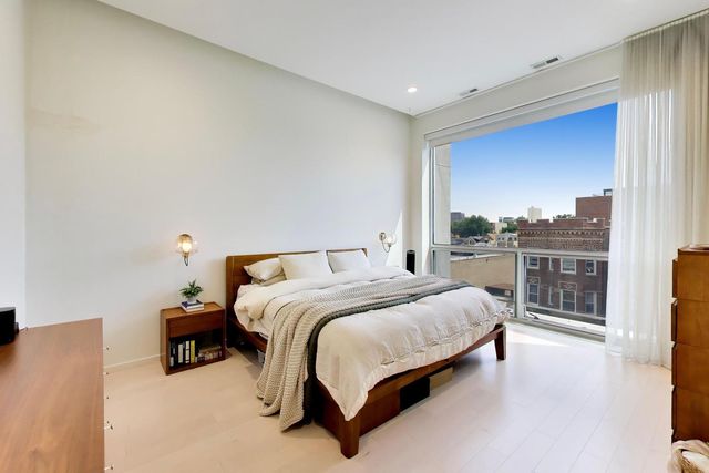 1000 N DAMEN Avenue 5, Chicago, IL 60622