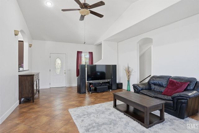 19701 Dovetail Court, Tehachapi, CA 93561