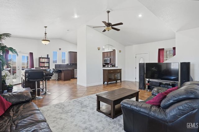 19701 Dovetail Court, Tehachapi, CA 93561