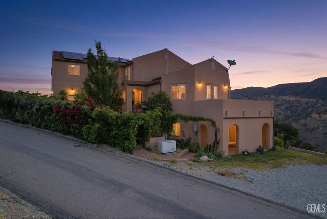 19701 Dovetail Court, Tehachapi, CA 93561