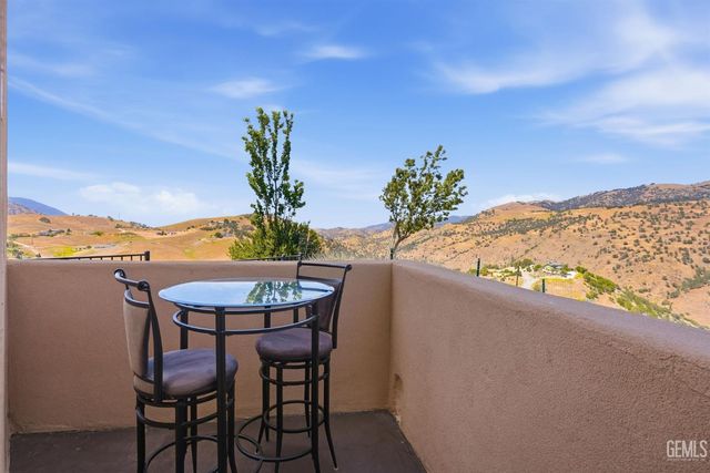 19701 Dovetail Court, Tehachapi, CA 93561