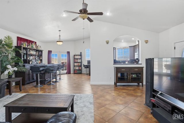 19701 Dovetail Court, Tehachapi, CA 93561