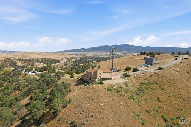 19701 Dovetail Court, Tehachapi, CA 93561
