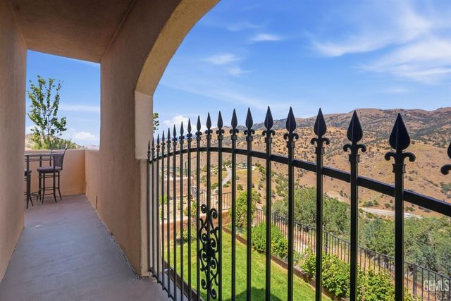 19701 Dovetail Court, Tehachapi, CA 93561