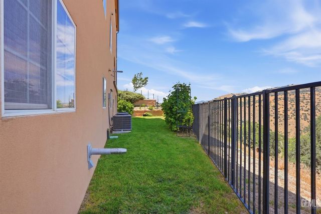 19701 Dovetail Court, Tehachapi, CA 93561