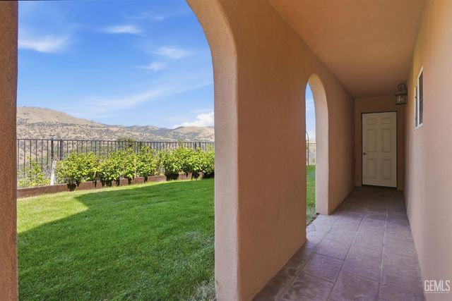 19701 Dovetail Court, Tehachapi, CA 93561