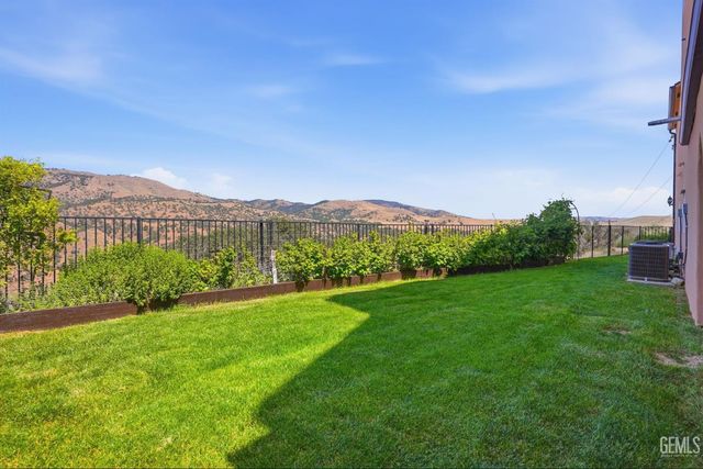 19701 Dovetail Court, Tehachapi, CA 93561