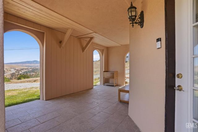 19701 Dovetail Court, Tehachapi, CA 93561