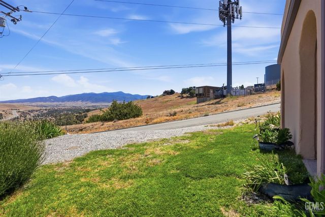 19701 Dovetail Court, Tehachapi, CA 93561