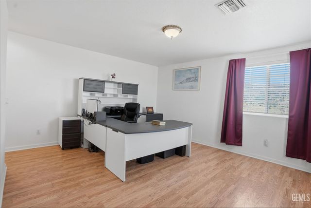 19701 Dovetail Court, Tehachapi, CA 93561