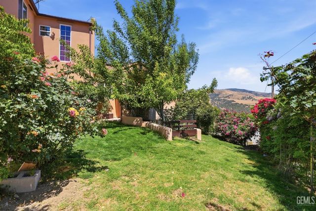 19701 Dovetail Court, Tehachapi, CA 93561
