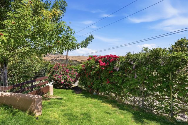 19701 Dovetail Court, Tehachapi, CA 93561