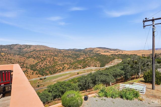 19701 Dovetail Court, Tehachapi, CA 93561