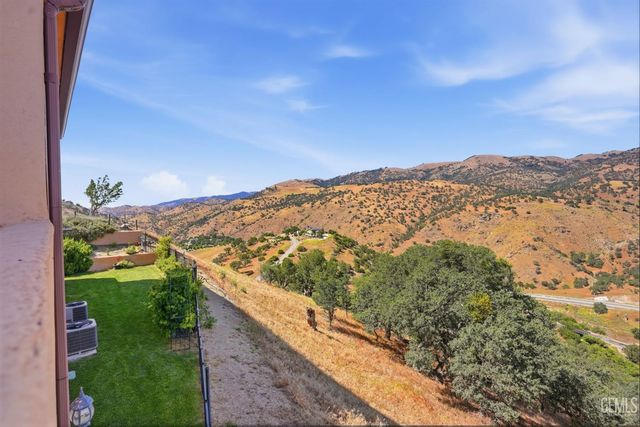 19701 Dovetail Court, Tehachapi, CA 93561