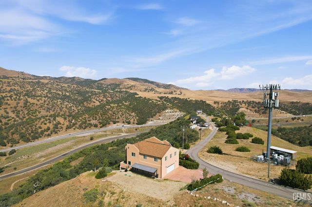 19701 Dovetail Court, Tehachapi, CA 93561