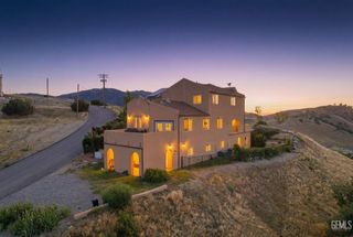 19701 Dovetail Court, Tehachapi, CA 93561