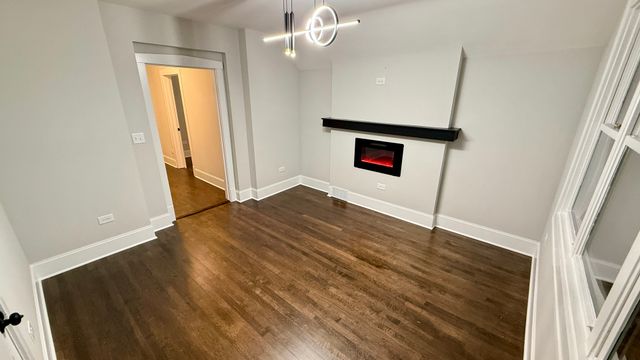 5942 W Eastwood Avenue 2, Chicago, IL 60630