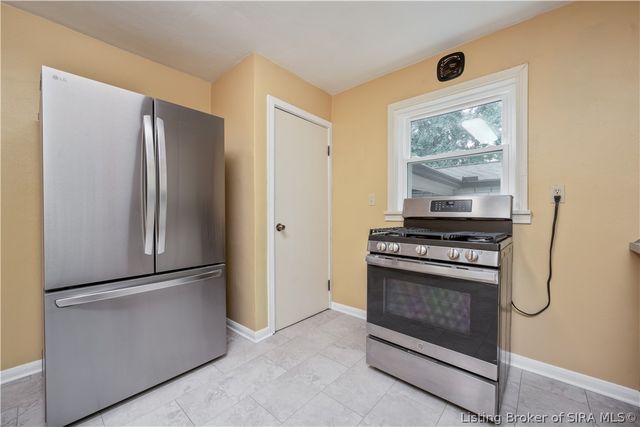 1812 Crestview Drive, New Albany, IN 47150