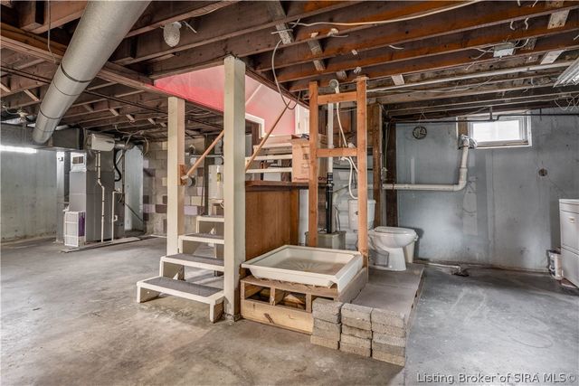 1812 Crestview Drive, New Albany, IN 47150