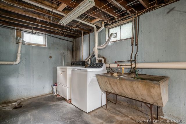 1812 Crestview Drive, New Albany, IN 47150
