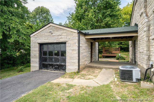 1812 Crestview Drive, New Albany, IN 47150