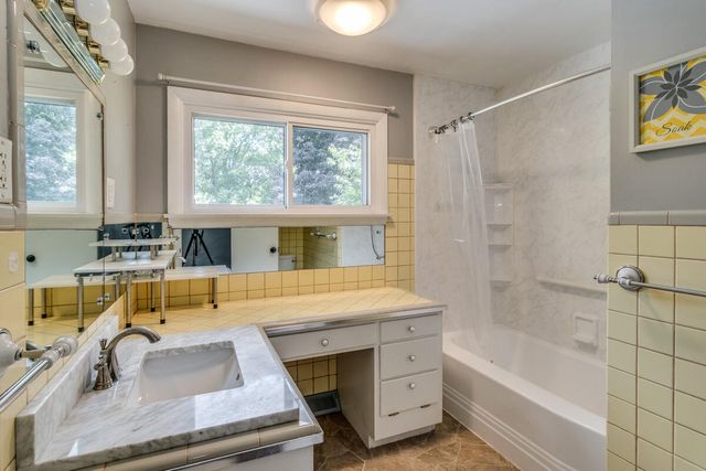 344 Lakeshore Drive, Battle Creek, MI 49015