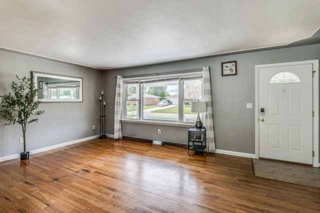 344 Lakeshore Drive, Battle Creek, MI 49015