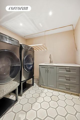 502 PRESIDENT Street, New York City, NY 11215