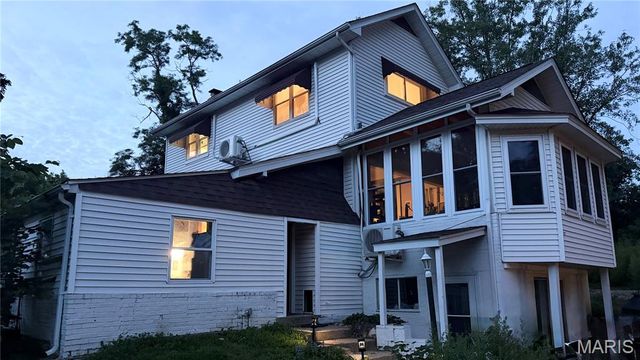 2703 Summit Avenue, Overland, MO 63114