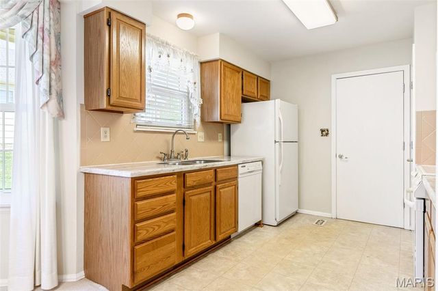 3126 Autumn Trace Drive, Maryland Heights, MO 63043