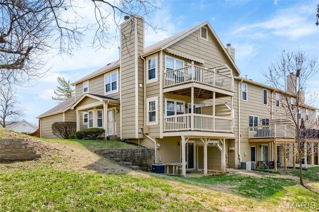 3126 Autumn Trace Drive, Maryland Heights, MO 63043