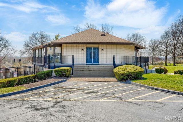 3126 Autumn Trace Drive, Maryland Heights, MO 63043