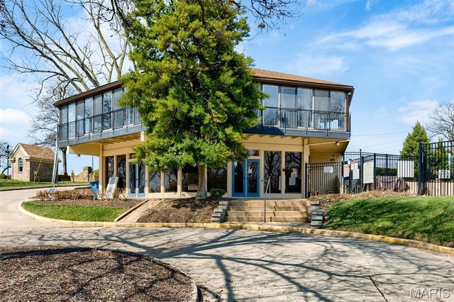 3126 Autumn Trace Drive, Maryland Heights, MO 63043