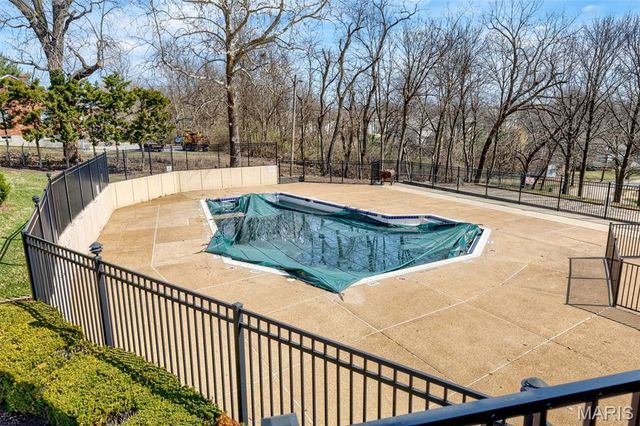 3126 Autumn Trace Drive, Maryland Heights, MO 63043