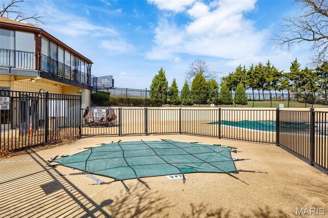 3126 Autumn Trace Drive, Maryland Heights, MO 63043