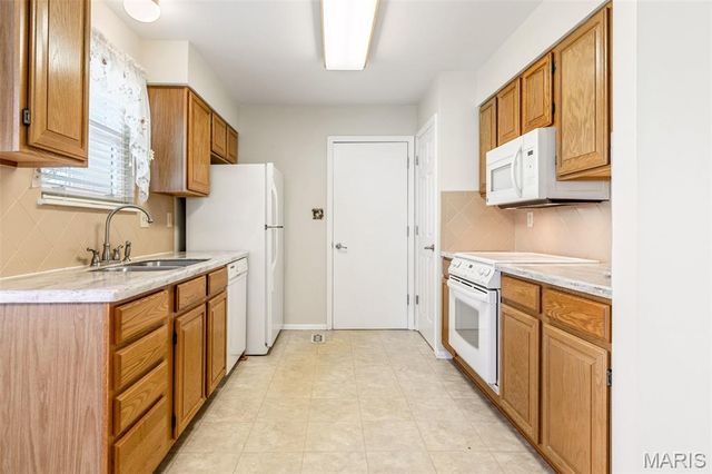 3126 Autumn Trace Drive, Maryland Heights, MO 63043